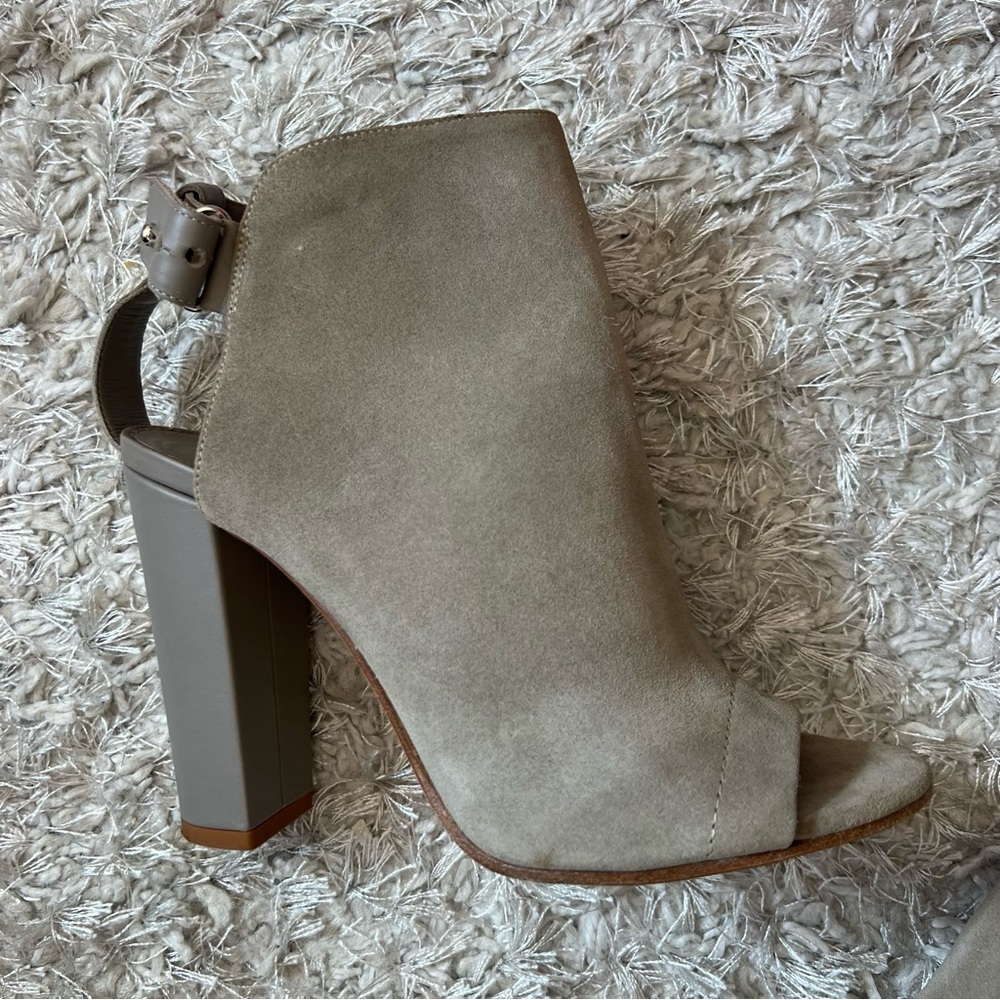 VINCE Gray Suede Leather Boots Open Toe Chunky Block Ankle size 8 Gray